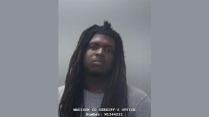 Una discusión entre dos clientes termina con un coche baleado y un hombre arrestado en Huntsville Una discusión entre dos clientes termina con un coche baleado y un hombre arrestado en Huntsville