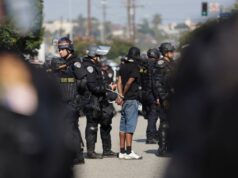 Activistas critican redada migratoria donde agentes usaron camión de mudanzas Activistas critican redada migratoria donde agentes usaron camión de mudanzas