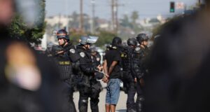 Activistas critican redada migratoria donde agentes usaron camión de mudanzas Activistas critican redada migratoria donde agentes usaron camión de mudanzas