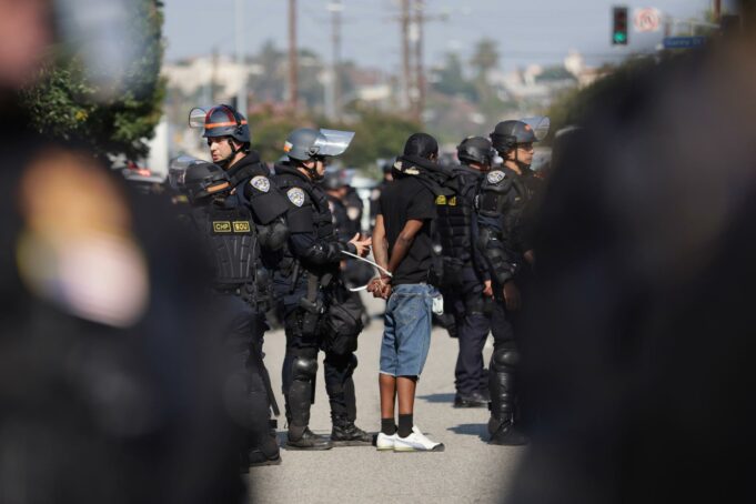 Activistas critican redada migratoria donde agentes usaron camión de mudanzas Activistas critican redada migratoria donde agentes usaron camión de mudanzas