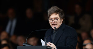 Argentina comenzó el proceso para privatizar su principal empresa de distribución de agua Argentina comenzó el proceso para privatizar su principal empresa de distribución de agua