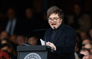 Argentina comenzó el proceso para privatizar su principal empresa de distribución de agua Argentina comenzó el proceso para privatizar su principal empresa de distribución de agua