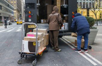 Australia suspende envíos postales a EE. UU. por nuevos aranceles Australia suspende envíos postales a EE. UU. por nuevos aranceles