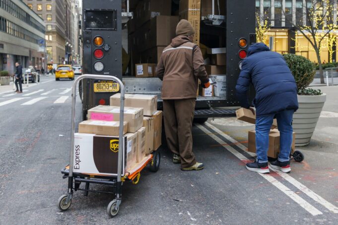 Australia suspende envíos postales a EE. UU. por nuevos aranceles Australia suspende envíos postales a EE. UU. por nuevos aranceles