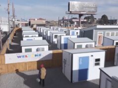 Casas pequeñas llegan para algunos de los residentes sin hogar de Birmingham Casas pequeñas llegan para algunos de los residentes sin hogar de Birmingham