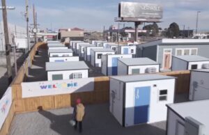 Casas pequeñas llegan para algunos de los residentes sin hogar de Birmingham Casas pequeñas llegan para algunos de los residentes sin hogar de Birmingham