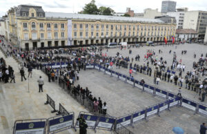 Colombia despide con luto a Miguel Uribe Turbay en la Plaza de Bolívar Colombia despide con luto a Miguel Uribe Turbay en la Plaza de Bolívar