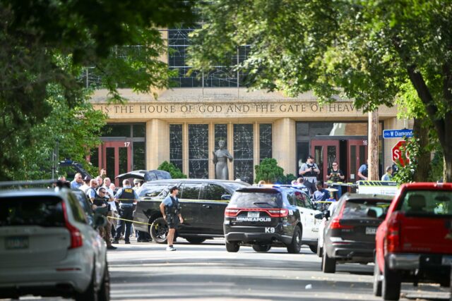 Dos niños murieron y 17 personas resultaron heridas, en tiroteo escolar en Minneapolis