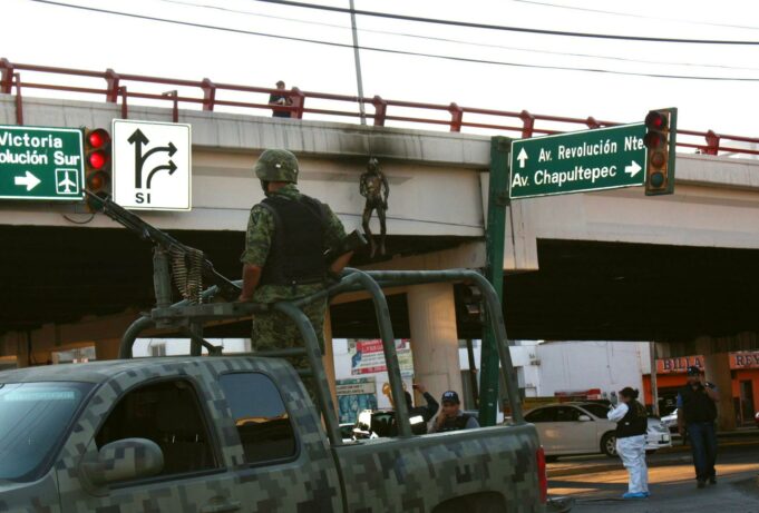 El enfrentamiento entre civiles armados y la policía en el norte de México dejó doce muertos El enfrentamiento entre civiles armados y la policía en el norte de México dejó doce muertos