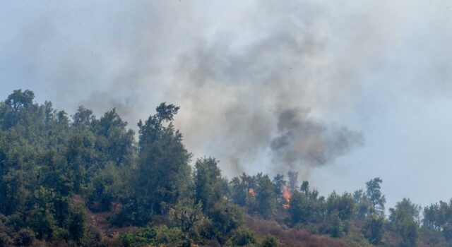 Equipos continúan extinguiendo incendio que consumió 500 hectáreas en Marruecos Equipos continúan extinguiendo incendio que consumió 500 hectáreas en Marruecos