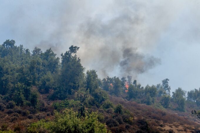 Equipos continúan extinguiendo incendio que consumió 500 hectáreas en Marruecos Equipos continúan extinguiendo incendio que consumió 500 hectáreas en Marruecos