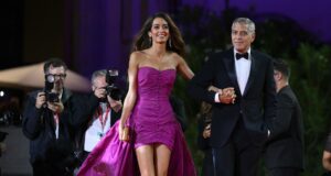 George Clooney asistió por fin a la alfombra roja de Venecia George Clooney asistió por fin a la alfombra roja de Venecia