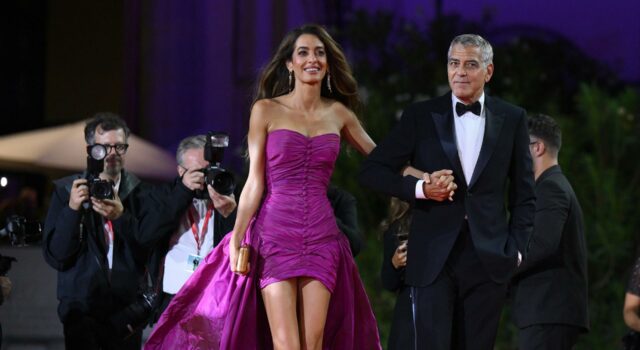 George Clooney asistió por fin a la alfombra roja de Venecia George Clooney asistió por fin a la alfombra roja de Venecia