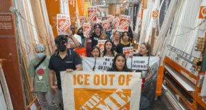 Grupo latino insta a Home Depot a rechazar acceso de ICE a instalaciones Grupo latino insta a Home Depot a rechazar acceso de ICE a instalaciones