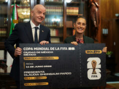 Infantino entregó a Sheinbaum una réplica gigante del boleto inaugural del Mundial Infantino entregó a Sheinbaum una réplica gigante del boleto inaugural del Mundial
