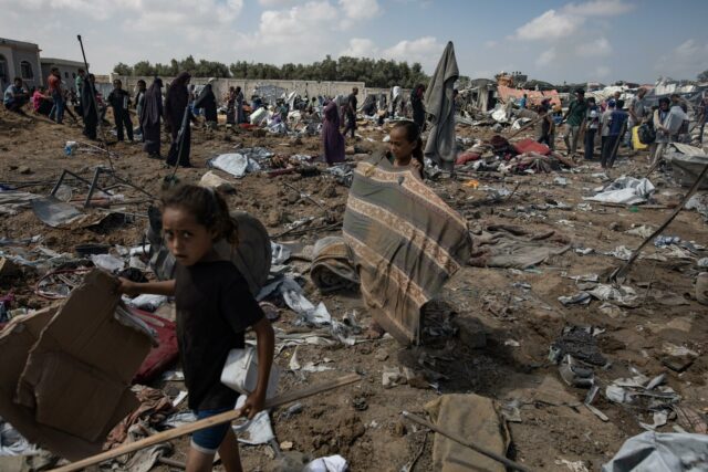 Israel atacó campo de desplazados en Gaza: "Estaríamos hechos pedazos si nos quedamos"