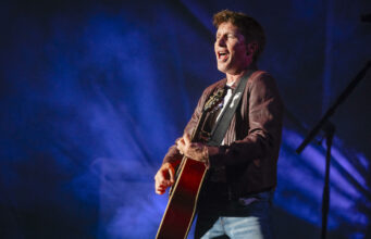James Blunt deslumbra en Cap Roig con su energía y voz inconfundible James Blunt deslumbra en Cap Roig con su energía y voz inconfundible