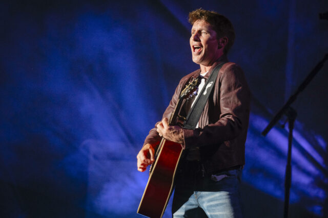 James Blunt deslumbra en Cap Roig con su energía y voz inconfundible