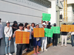 Jubilados de Pemex cierran planta, provocando desabasto de gasolina en Chiapas Jubilados de Pemex cierran planta, provocando desabasto de gasolina en Chiapas