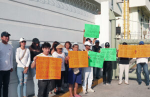 Jubilados de Pemex cierran planta, provocando desabasto de gasolina en Chiapas Jubilados de Pemex cierran planta, provocando desabasto de gasolina en Chiapas