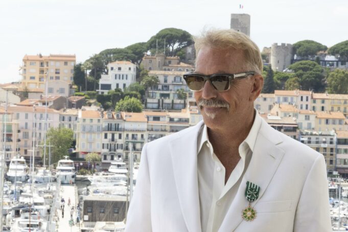 Kevin Costner y Jake Gyllenhaal protagonizarán la comedia romántica ‘Honeymoon With Harry’ Kevin Costner y Jake Gyllenhaal protagonizarán la comedia romántica 'Honeymoon With Harry'