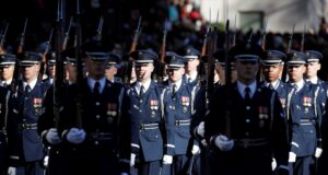 La Fuerza Aérea de EE.UU. negará la pensión a militares transgénero retirados La Fuerza Aérea de EE.UU. negará la pensión a militares transgénero retirados