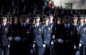 La Fuerza Aérea de EE.UU. negará la pensión a militares transgénero retirados La Fuerza Aérea de EE.UU. negará la pensión a militares transgénero retirados