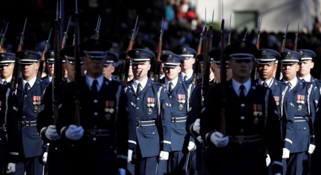 La Fuerza Aérea de EE.UU. negará la pensión a militares transgénero retirados La Fuerza Aérea de EE.UU. negará la pensión a militares transgénero retirados