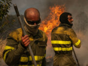 La peor ola de incendios del siglo en España deja devastación y “un infierno” La peor ola de incendios del siglo en España deja devastación y "un infierno"