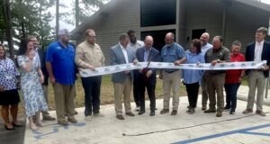 Líderes celebran mejoras en el Parque Estatal Wind Creek Líderes celebran mejoras en el Parque Estatal Wind Creek