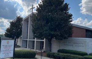 Mujer que acusó a sacerdote de Alabama de abuso sexual cuando era adolescente es arrestada Mujer que acusó a sacerdote de Alabama de abuso sexual cuando era adolescente es arrestada