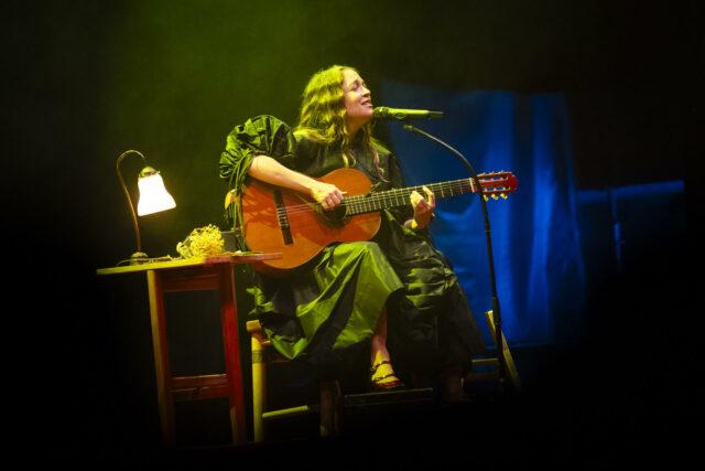 Natalia Lafourcade conquista el festival Cap Roig con dulzura y emoción