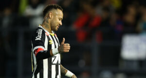 Neymar anota doblete y deslumbra a los enviados de Ancelotti Neymar anota doblete y deslumbra a los enviados de Ancelotti