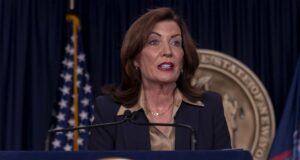 Niña de 6 años, la deportada más joven de EE.UU. a Ecuador Niña de 6 años, la deportada más joven de EE.UU. a Ecuador