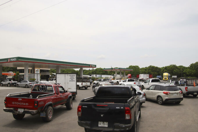 Protestas de jubilados agravan la falta de combustible en la frontera sur de México Protestas de jubilados agravan la falta de combustible en la frontera sur de México