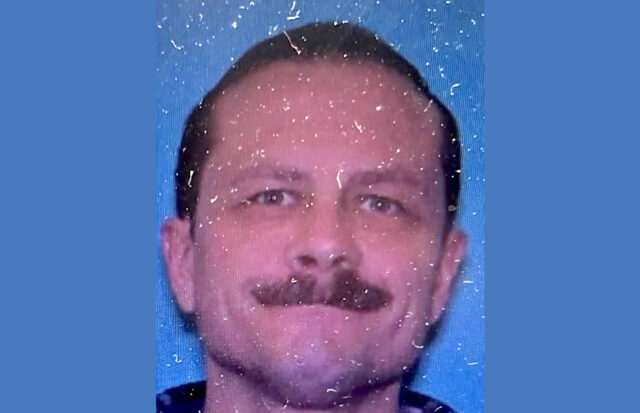 Tirador mata al menos a cuatro personas en Montana y huye