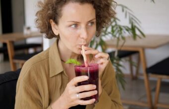 Jugo de vegetales específico podría reducir la presión arterial de adultos mayores Jugo de vegetales específico podría reducir la presión arterial de adultos mayores