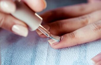 Sustancias químicas prohibidas en salones de uñas ponen en riesgo la salud Sustancias químicas prohibidas en salones de uñas ponen en riesgo la salud