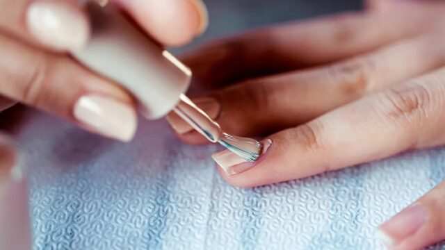 Sustancias químicas prohibidas en salones de uñas ponen en riesgo la salud