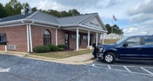 Acusado de daños a la propiedad por lanzar bolas de pintura a autos en Alabama Acusado de daños a la propiedad por lanzar bolas de pintura a autos en Alabama