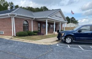 Acusado de daños a la propiedad por lanzar bolas de pintura a autos en Alabama Acusado de daños a la propiedad por lanzar bolas de pintura a autos en Alabama