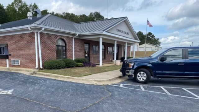 Acusado de daños a la propiedad por lanzar bolas de pintura a autos en Alabama