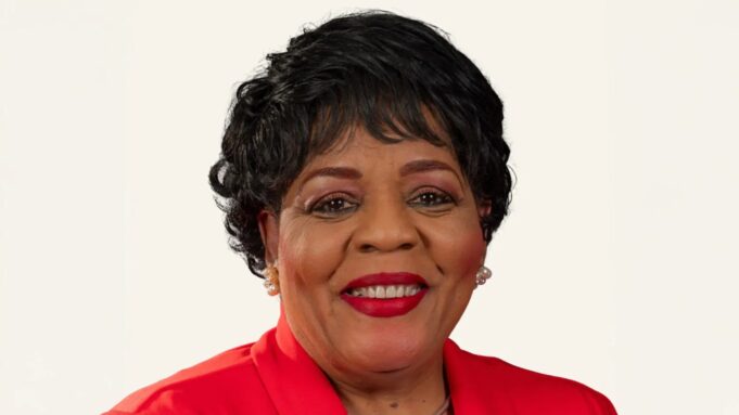 El congresista Sanford Bishop respalda a Barbara Drummond para la alcaldía de Mobile El congresista Sanford Bishop respalda a Barbara Drummond para la alcaldía de Mobile