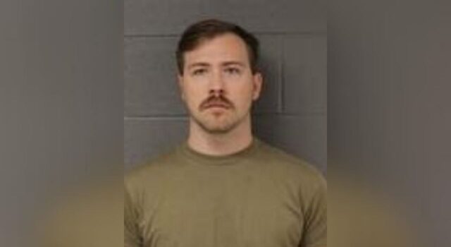 Empleado de la Escuela Intermedia Odenville arrestado por solicitar sexo con una estudiante Empleado de la Escuela Intermedia Odenville arrestado por solicitar sexo con una estudiante