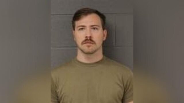 Empleado de la Escuela Intermedia Odenville arrestado por solicitar sexo con una estudiante