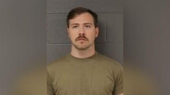 Empleado de la Escuela Intermedia Odenville arrestado por solicitar sexo con una estudiante Empleado de la Escuela Intermedia Odenville arrestado por solicitar sexo con una estudiante