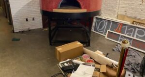 Gran horno de pizza de leña es la novedad de un negocio en Tuscaloosa Gran horno de pizza de leña es la novedad de un negocio en Tuscaloosa