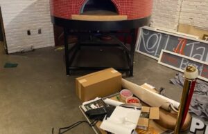 Gran horno de pizza de leña es la novedad de un negocio en Tuscaloosa Gran horno de pizza de leña es la novedad de un negocio en Tuscaloosa