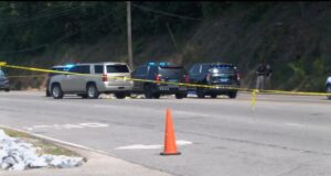 Hombre muere tras apuntar con pistola a la policía en Homewood, según investigadores Hombre muere tras apuntar con pistola a la policía en Homewood, según investigadores