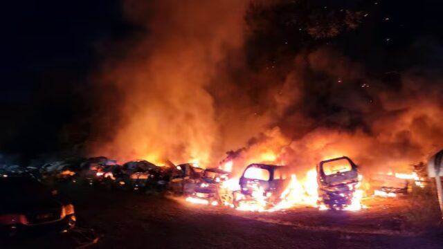 Incendio masivo en un desguace del condado de Blount quema cientos de vehículos